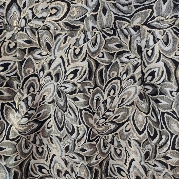 Ann Taylor LOFT Brown and Gold Pleated Brocade Skirt in Size 12 - Picture 4 of 10